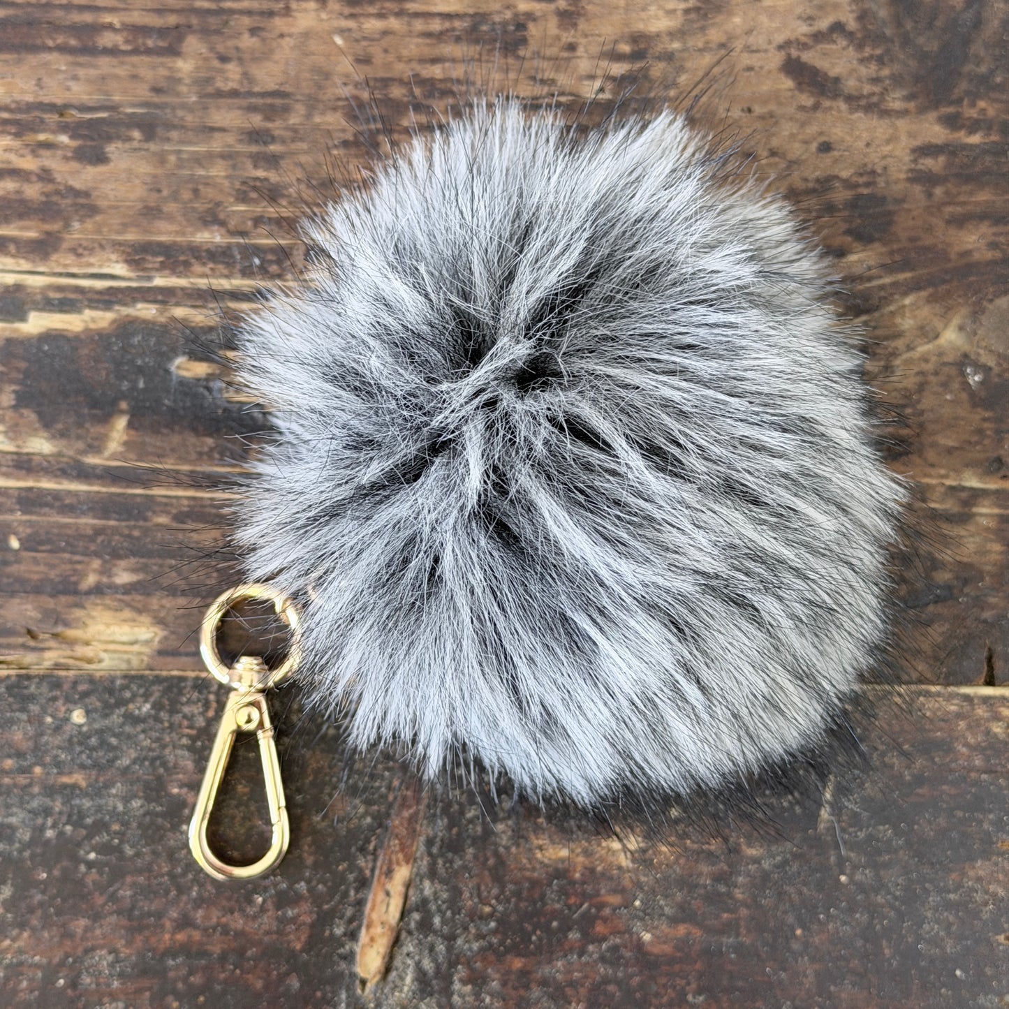 END OF LINE Large Ostrich Pom Pom